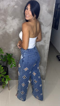 Load image into Gallery viewer, Pearls jeans
